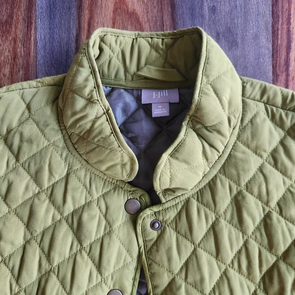 Gorgeous Green J.Jill Quilted Vest Medium Snap Front Pockets Warm - Picture 7 of 11